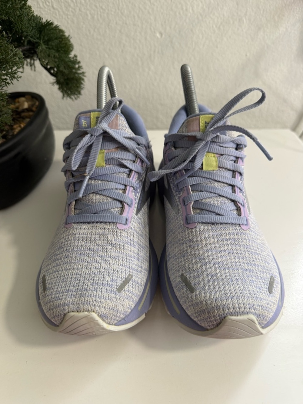Brooks Ghost 14 Women’s Lavender and Silver-Trim Running Shoes - Picture 2 of 10